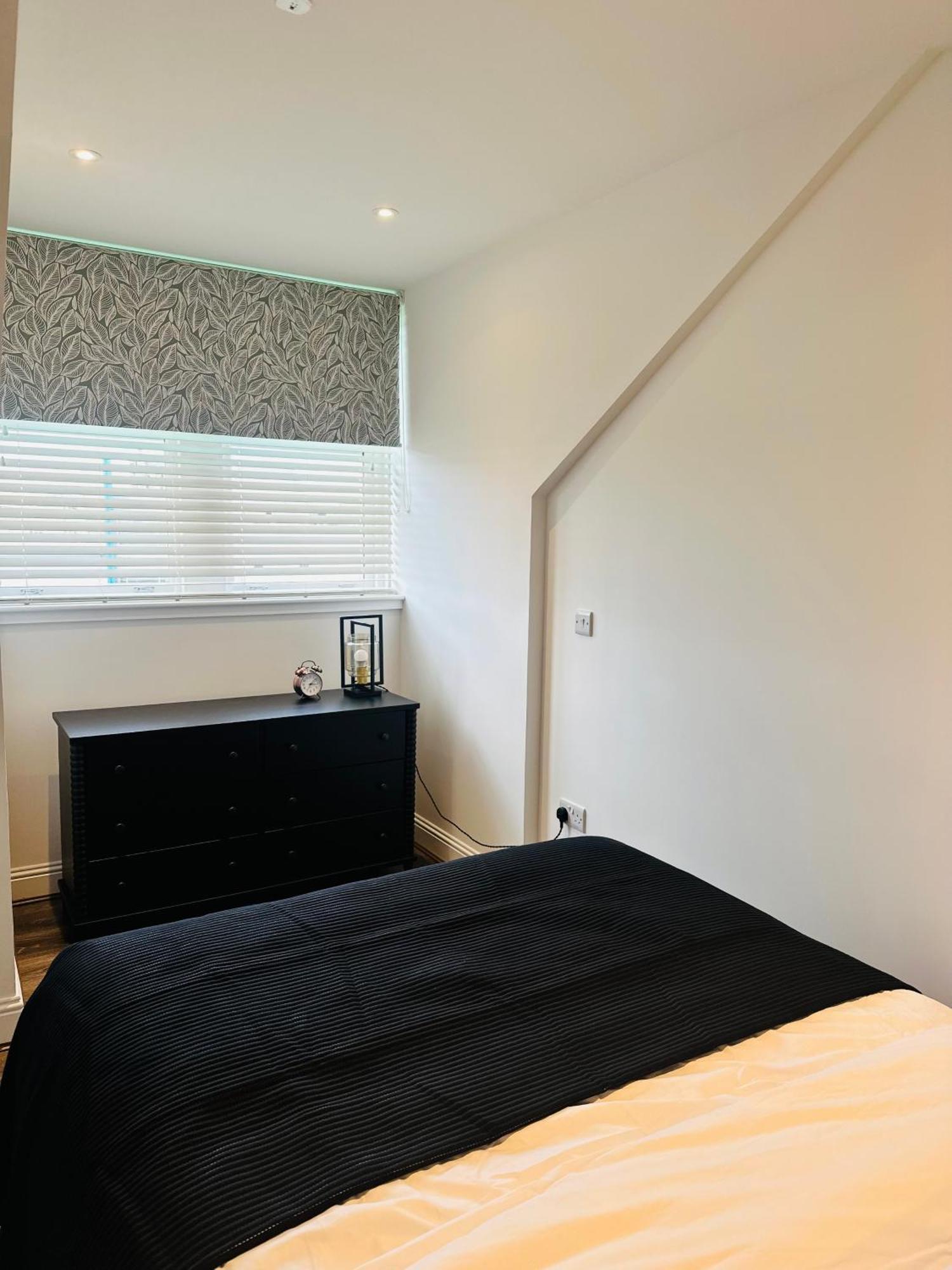 Barnet House Serviced Apartments Dunfermline Esterno foto